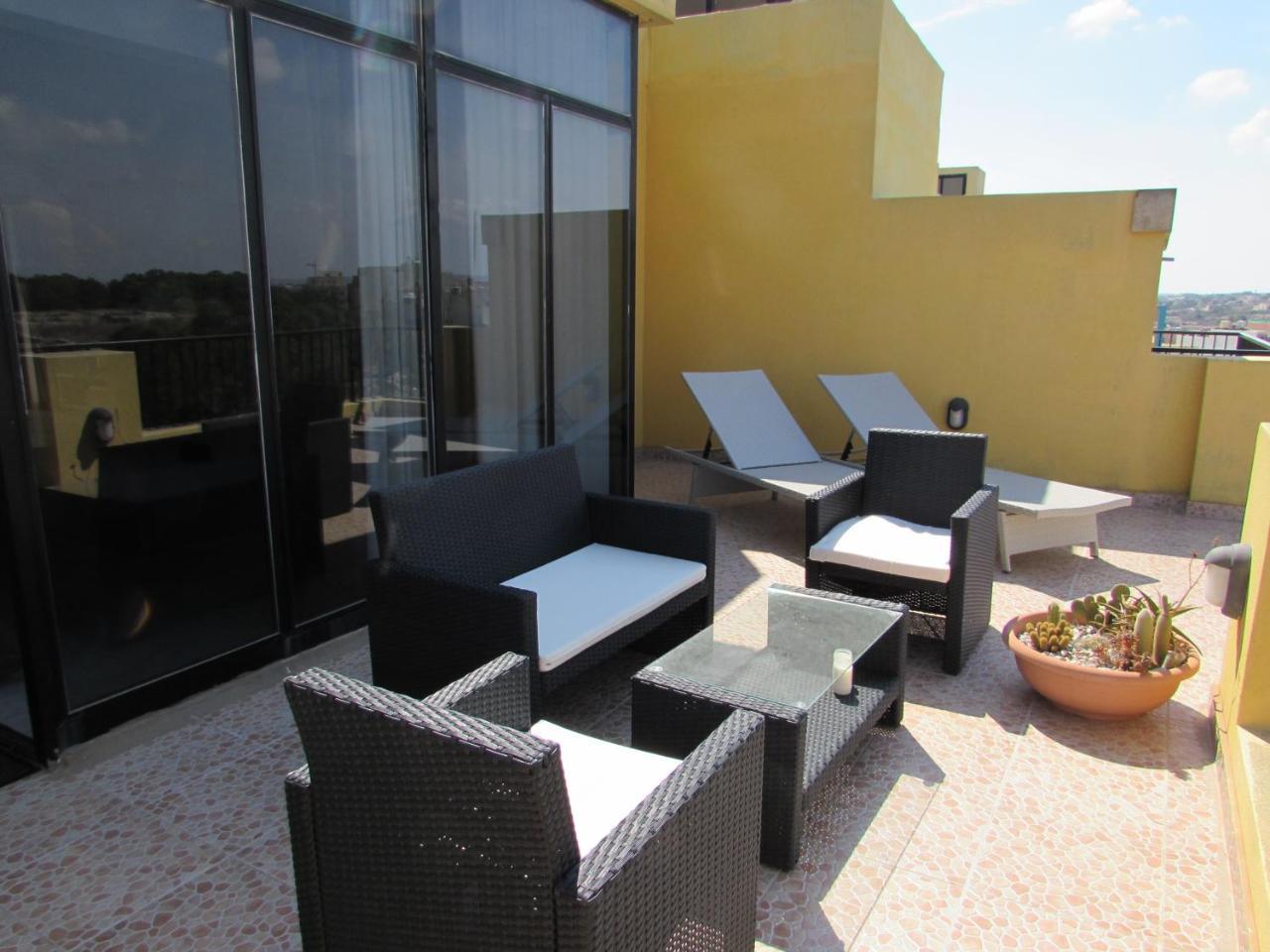 Ferienwohnung Panoramic Penthouse In Marsascala Which Enjoys Sea And Country Views Marsaskala Exterior foto