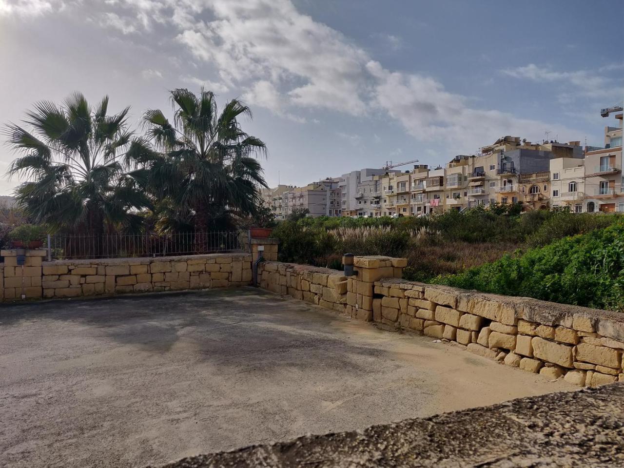 Ferienwohnung Panoramic Penthouse In Marsascala Which Enjoys Sea And Country Views Marsaskala Exterior foto