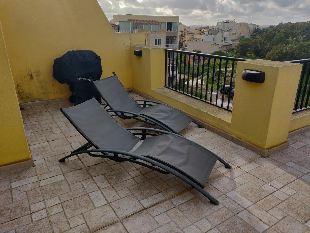 Ferienwohnung Panoramic Penthouse In Marsascala Which Enjoys Sea And Country Views Marsaskala Exterior foto