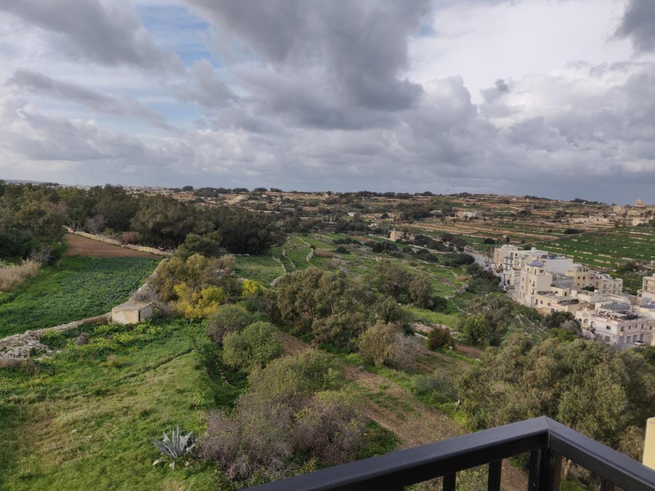 Ferienwohnung Panoramic Penthouse In Marsascala Which Enjoys Sea And Country Views Marsaskala Exterior foto
