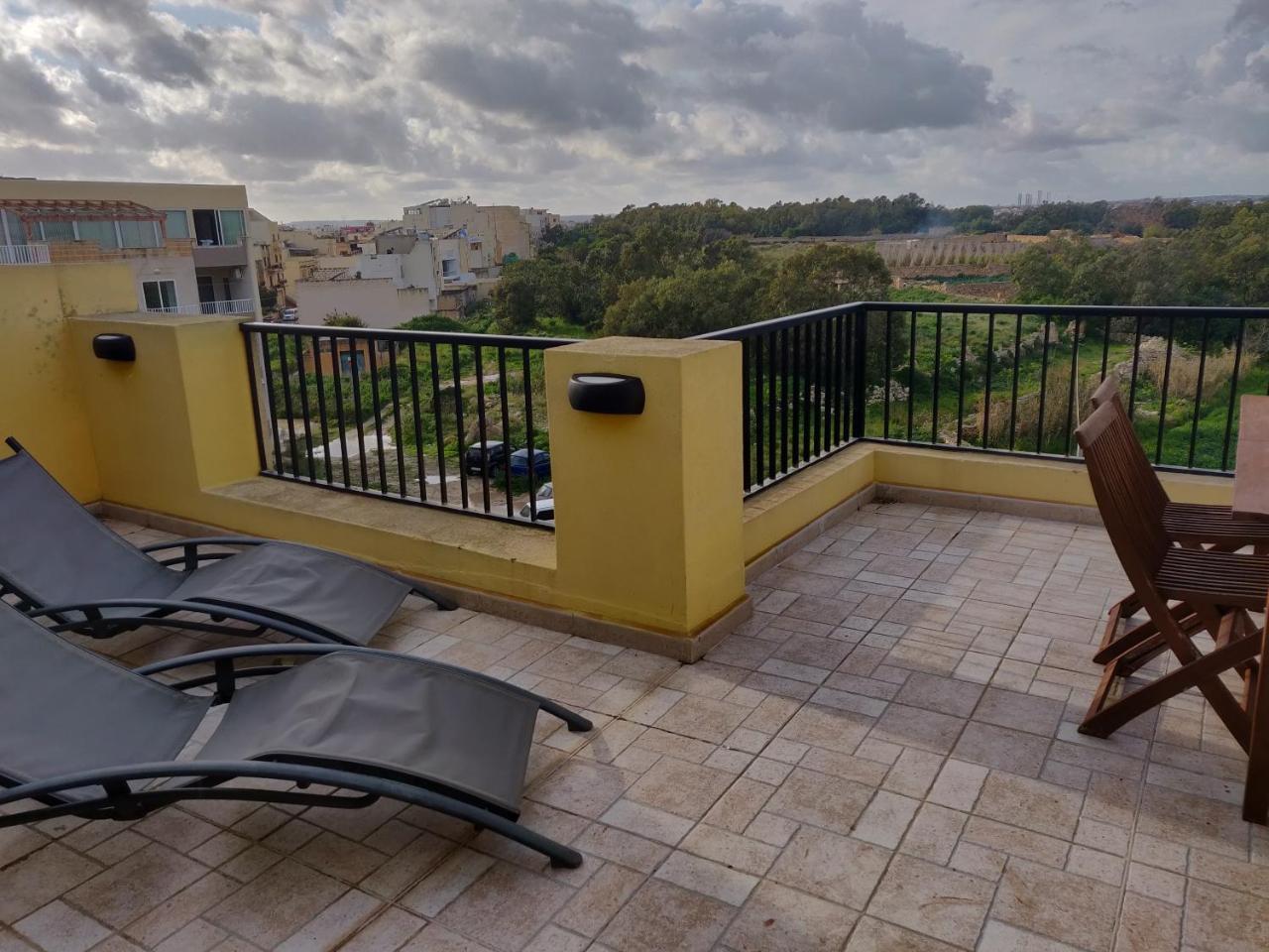 Ferienwohnung Panoramic Penthouse In Marsascala Which Enjoys Sea And Country Views Marsaskala Exterior foto