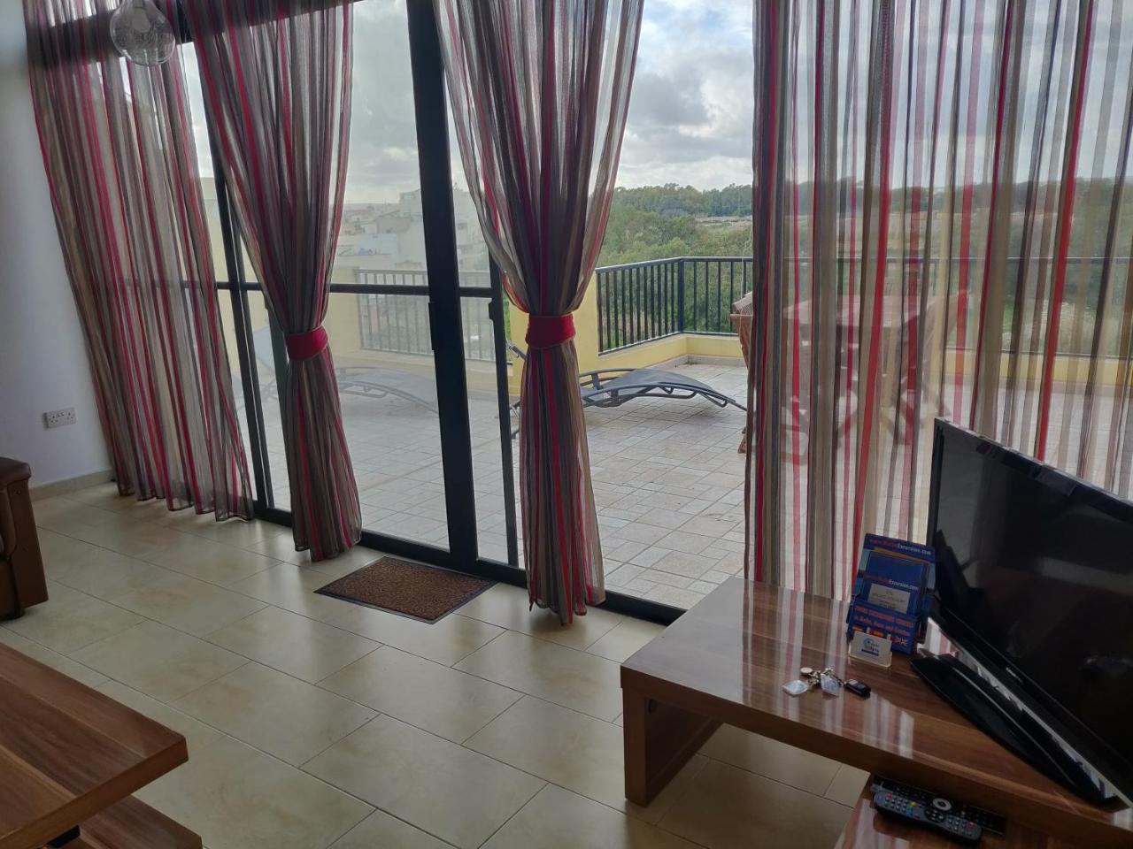 Ferienwohnung Panoramic Penthouse In Marsascala Which Enjoys Sea And Country Views Marsaskala Exterior foto