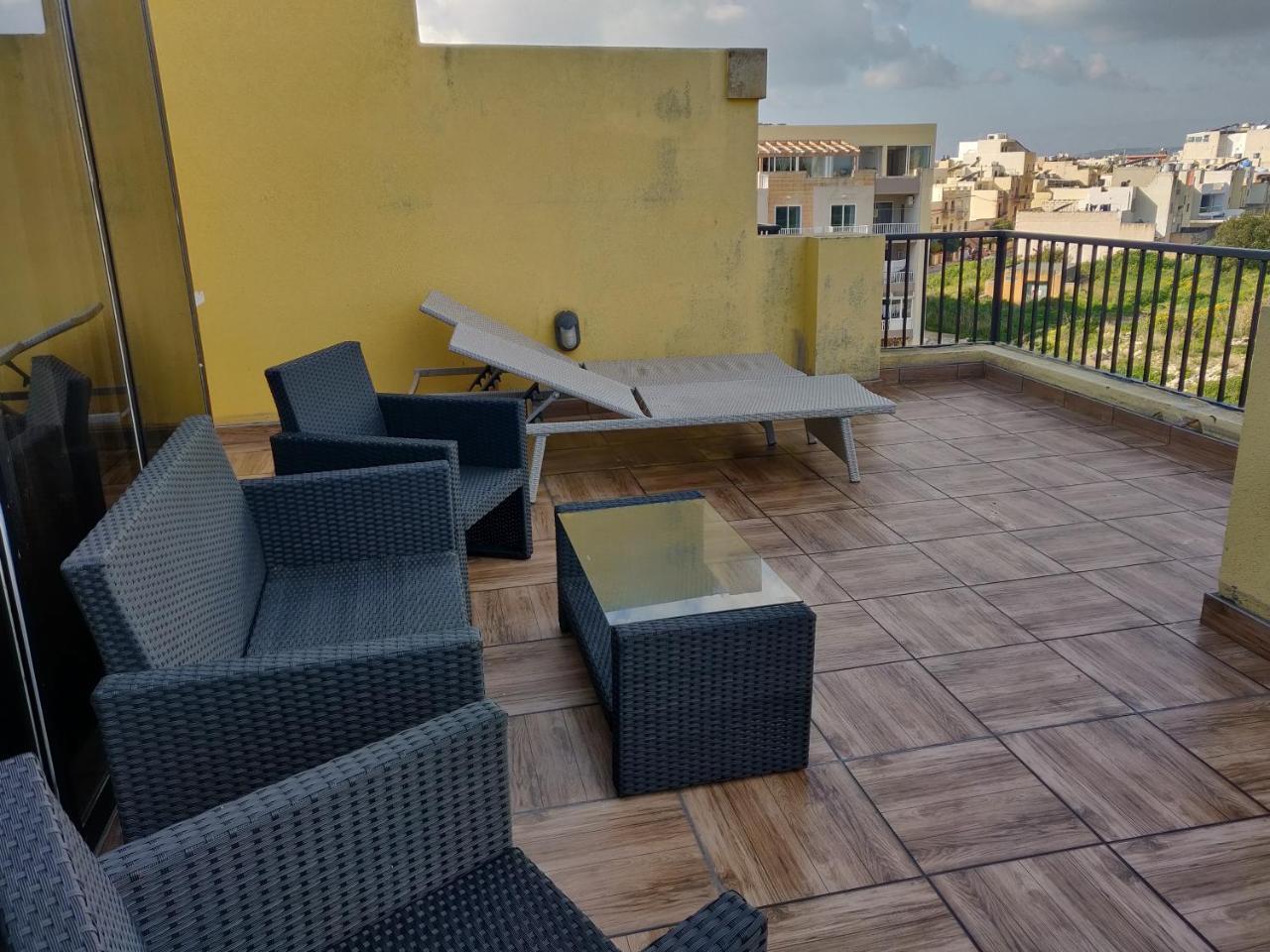 Ferienwohnung Panoramic Penthouse In Marsascala Which Enjoys Sea And Country Views Marsaskala Exterior foto