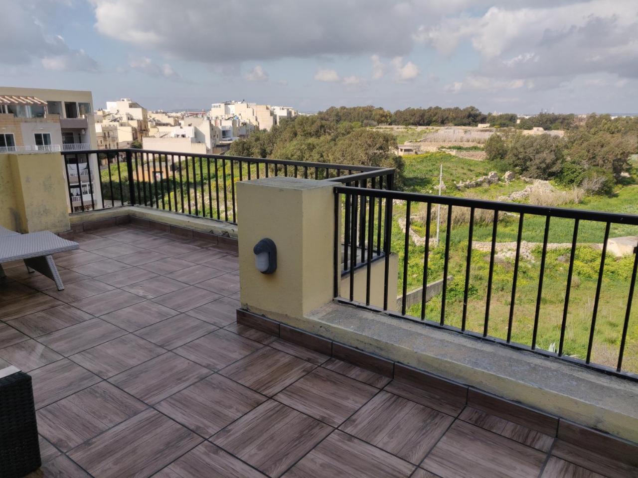 Ferienwohnung Panoramic Penthouse In Marsascala Which Enjoys Sea And Country Views Marsaskala Exterior foto